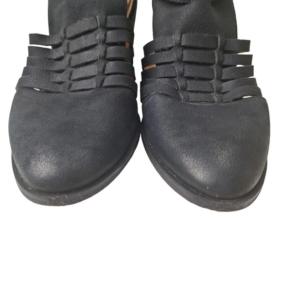 Caslon Sadie 8M Black Leather Cut Out Almond Toe Chunky Heel Buckle Shoes Bootie - Picture 4 of 10